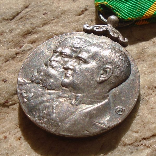 K264 – Medalha de 50 Anos da República do Brasil (Sesquicentenário da República) - Toda em Prata - Imagem 6