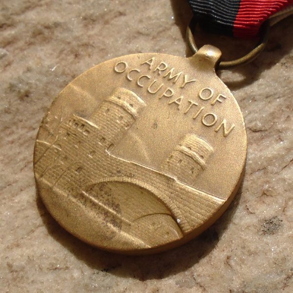 NW3881 – Medalha Americana de Ocupação da 2ª Guerra - Imagem 3