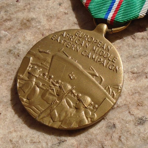 NW4359 – Medalha Americana da Campanha Europeia-Africana do Meio Leste 1941-1945 - Imagem 3