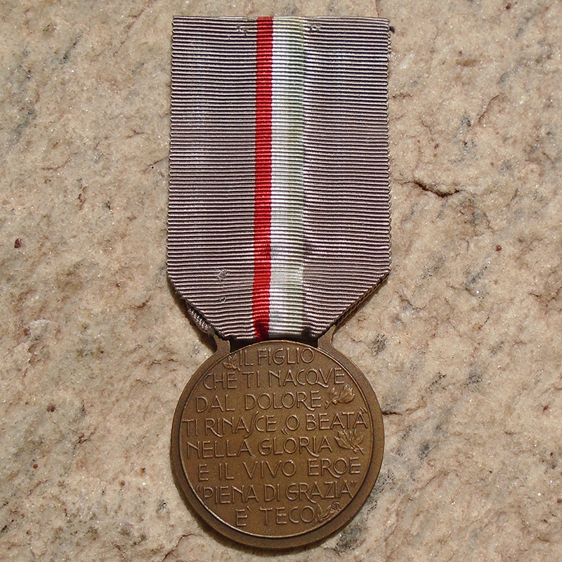 NW4413 – Medalha das Mães e Viúvas dos Italianos Caídos - Imagem 4