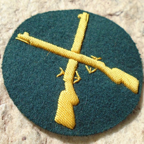 K393 – Insígnia de Braço de Sargento Armeiro do Exército - Imagem 2