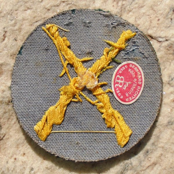 K393 – Insígnia de Braço de Sargento Armeiro do Exército - Imagem 3