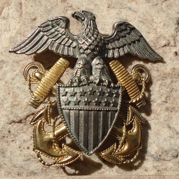 NW4661 – Insígnia de Quepe de Oficial de Serviço da Marinha Americana e outras Insígnias e Botões - Imagem 2