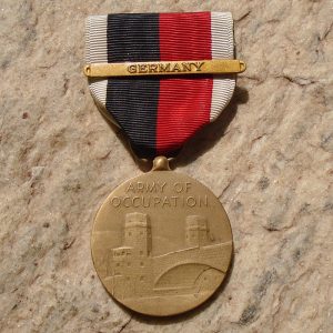 NW4345 – Medalha Americana de Ocupação da 2ª Guerra com Barra “Germany”