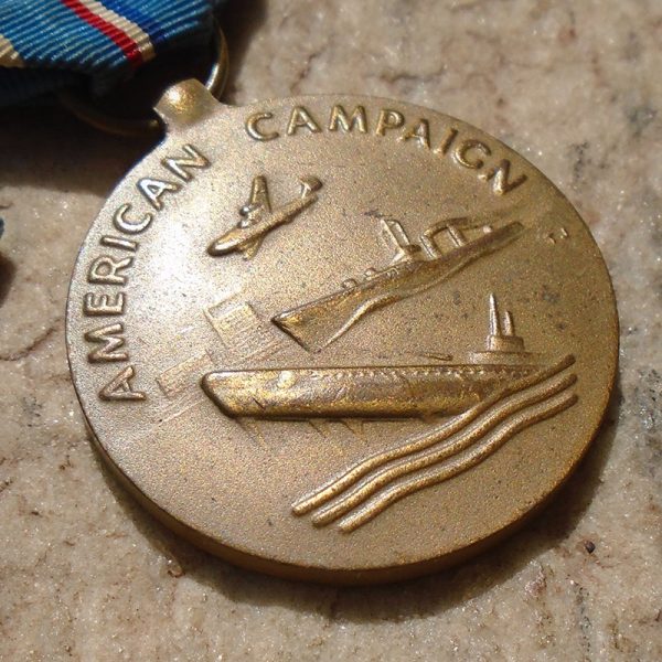 NW4636 – Medalha da Campanha Americana da 2ª Guerra (Slot Brooch) - Imagem 2