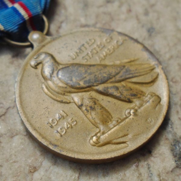 NW4636 – Medalha da Campanha Americana da 2ª Guerra (Slot Brooch) - Imagem 4