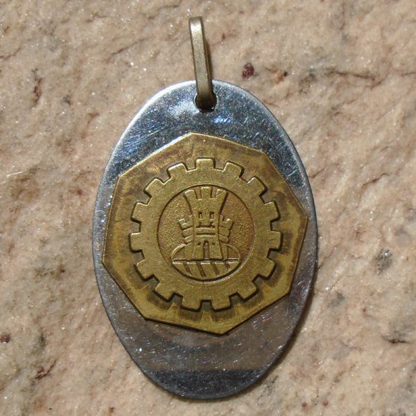 K449 – Medalhão com Insígnia de Engenharia do EB