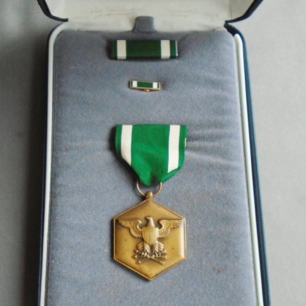 K536 – Medalha de Louvor da Marinha e Fuzileiros Navais Americanos