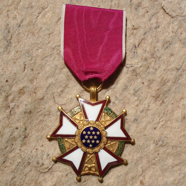 K741 – Medalha Americana Legião de Mérito Grau Legionário da Guerra do Vietnã