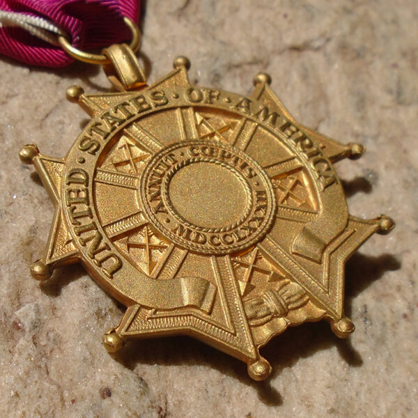K741 – Medalha Americana Legião de Mérito Grau Legionário da Guerra do Vietnã - Image 6