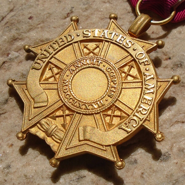 K741 – Medalha Americana Legião de Mérito Grau Legionário da Guerra do Vietnã - Image 7