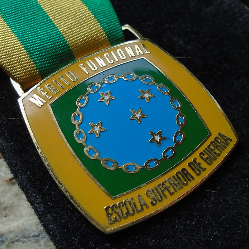 K734 – Medalha da Escola Superior de Guerra do Brasil - Imagem 2