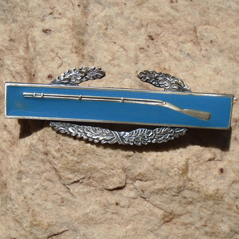 K754 – Badge Americano de Experiência de Infantaria de 1° Nível da Guerra do Vietnã - "E.P.GI"