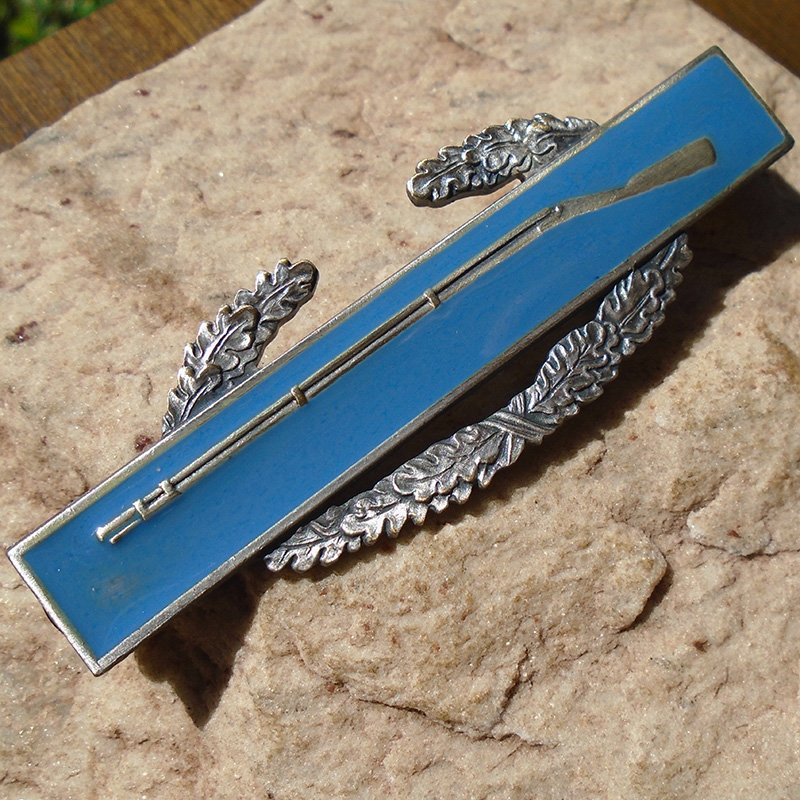 K754 – Badge Americano de Experiência de Infantaria de 1° Nível da Guerra do Vietnã - "E.P.GI" - Imagem 2