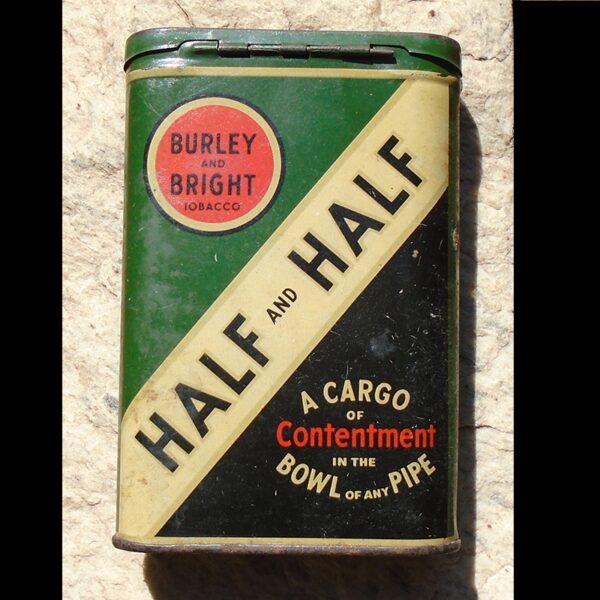 K756 – Lata de Tabaco para Cachimbo - "HALF and HALF" dos anos 40