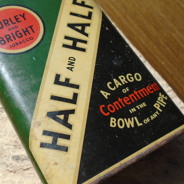 K756 – Lata de Tabaco para Cachimbo - "HALF and HALF" dos anos 40 - Imagem 2