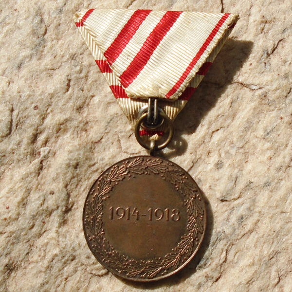 NW4570 – Medalha Comemorativa da 1ª Guerra da Áustria com Espadas - Image 5