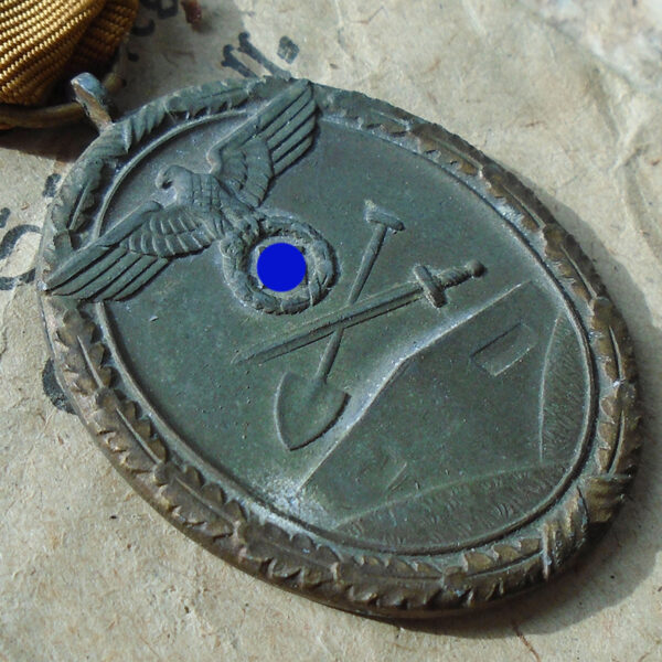 NW5068 – Medalha da Muralha do Atlântico com Envelope - Image 2