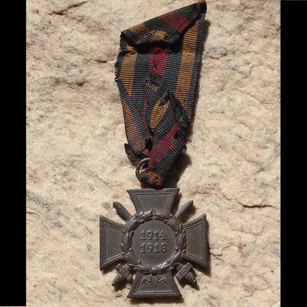 K745 - Cruz de Hindenburg com Espadas – “KMF”