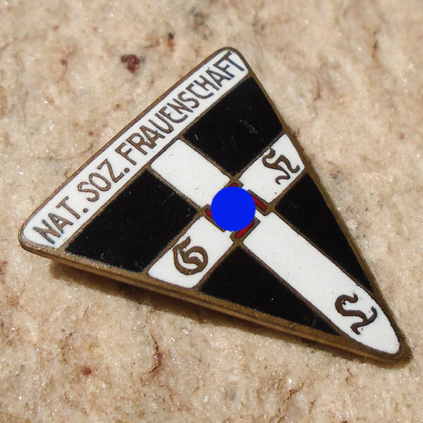NW4816 – Badge de Membro da Organização do Nacional Socialismo Feminino (NSF) (Primeiro Modelo Pequeno) - Imagem 2