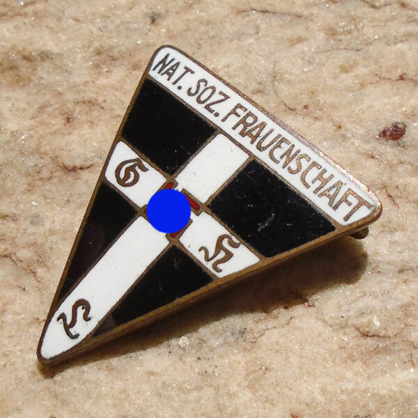NW4816 – Badge de Membro da Organização do Nacional Socialismo Feminino (NSF) (Primeiro Modelo Pequeno) - Imagem 3