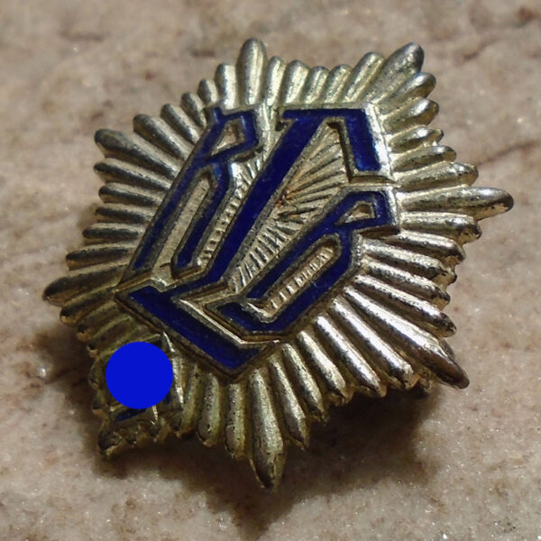 NW5079 – Badge de Membro do Reichsluftschutzbund (RLB), 1° Modelo – “Hermann Aurich” - Imagem 3