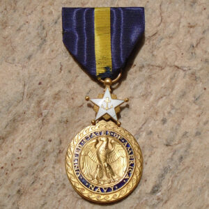 NW5111 – Medalha de Serviço Distinto da Marinha Americana