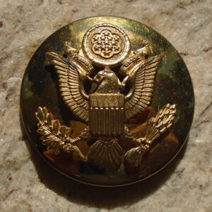 K796 – Insígnia Americana de Quepe de EM/NCO da 2ª Guerra