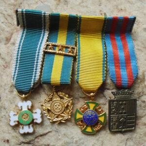 K809 – Barrete de 4 Miniaturas da Medalhas do Exército Brasileiro