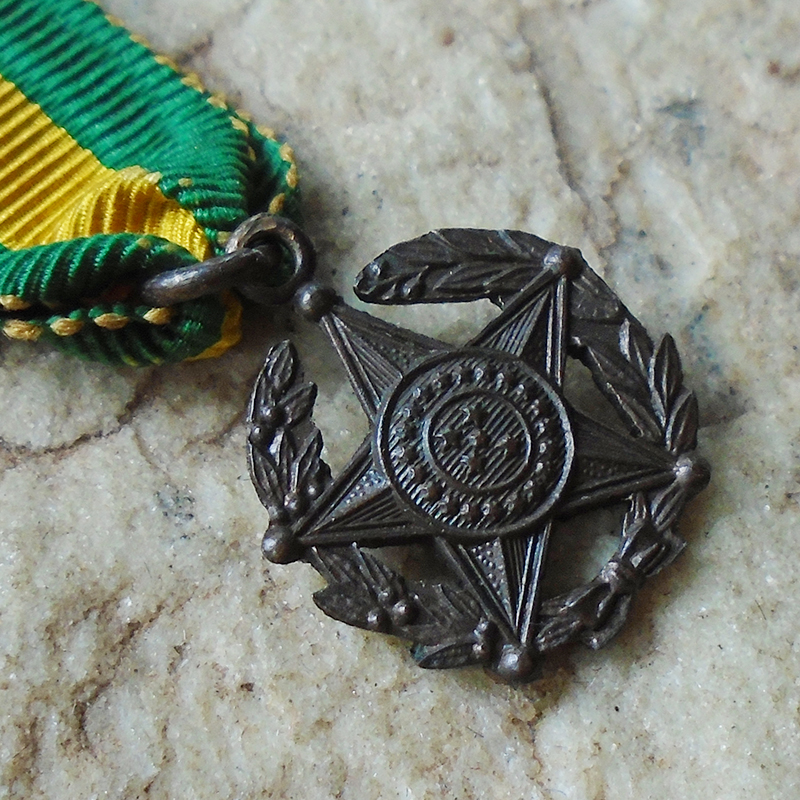 K811 – Miniatura da Medalha Militar Brasileira em Bronze de 10 anos - Imagem 2
