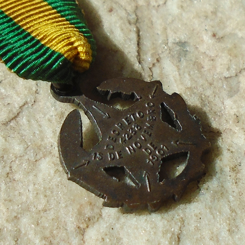 K811 – Miniatura da Medalha Militar Brasileira em Bronze de 10 anos - Imagem 4