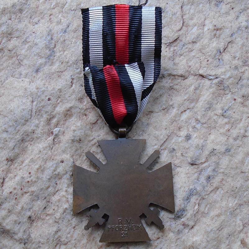 K812 - Cruz de Hindenburg com Espadas – “21 R.V. Pforzheim” - Imagem 3