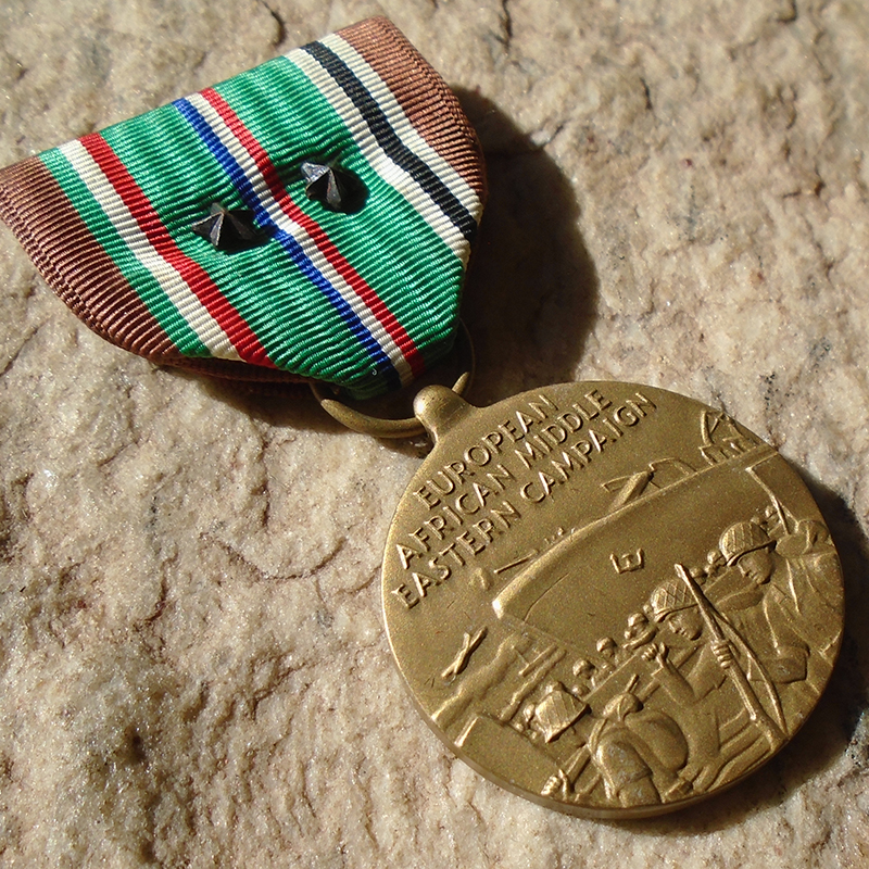 NW5318 – Medalha Americana da Campanha Européia-Africana do Meio Leste 1941-1945 com 2 Estrelas - Imagem 2