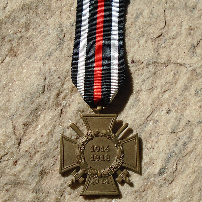 NW5302 - Cruz de Hindenburg com Espadas – GG “Gebrüder Gloerfeld”