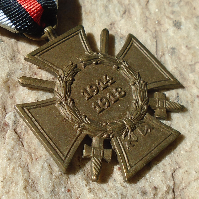 NW5302 - Cruz de Hindenburg com Espadas – GG “Gebrüder Gloerfeld” - Imagem 2