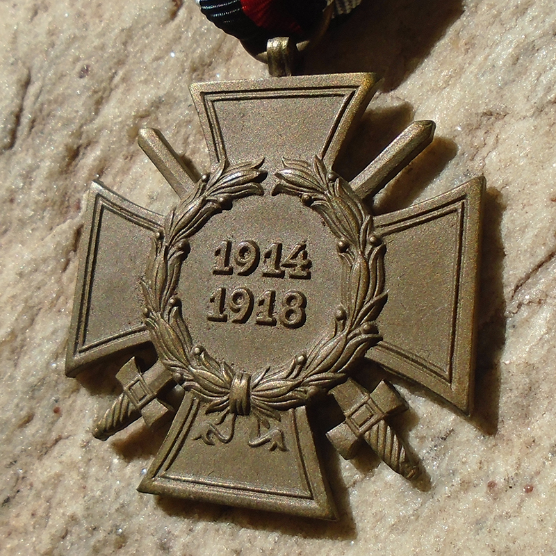 NW5302 - Cruz de Hindenburg com Espadas – GG “Gebrüder Gloerfeld” - Imagem 3